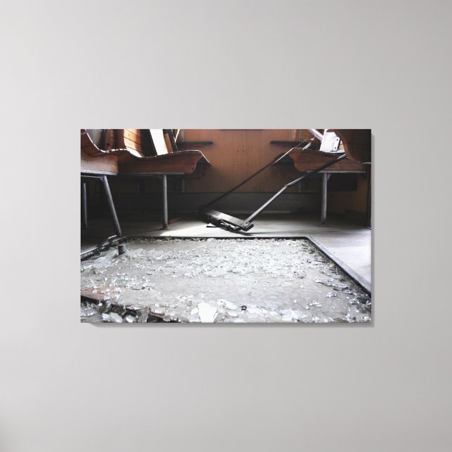 Verre cassé sur le sol Toile de train abandonné (Recto)