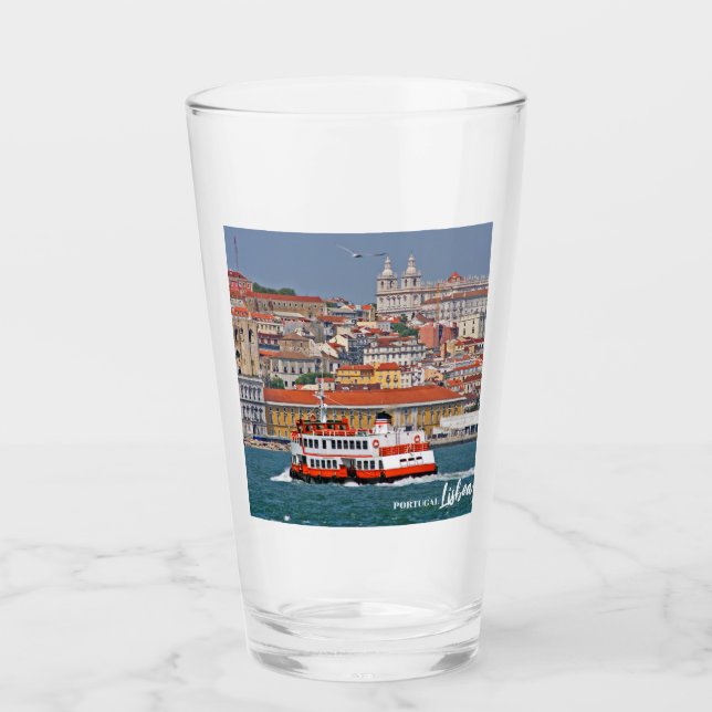 Verre Ciel de Lisbonne avec vieux ferry sur le fleuve Ta (Devant)
