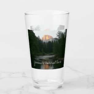 Verre Coucher de soleil à moitié dôme dans le parc natio