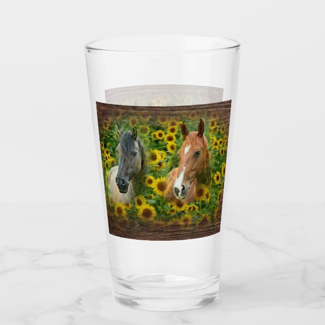 Verre De beaux chevaux dans le champ de tournesols (Devant)