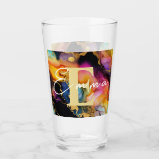 Verre d'encre d'alcool noir et arc-en-ciel personn