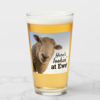 Verre Des moutons amusants regardent la photo Ewe
