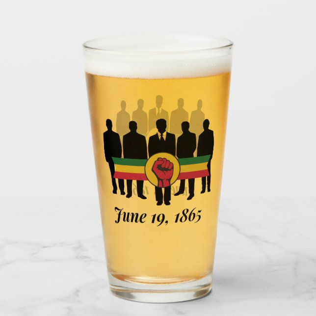 Verre du XVIIe siècle (Devant (rempli))