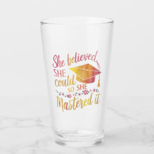 Verre Elle a cru qu'elle pouvait donc elle l'a maîtrisé