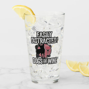 Verre Facilement distrait par les chiens et le vin