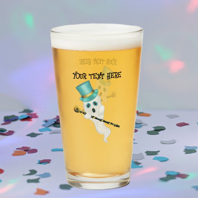 Verre Fun Ghost habillé Top Hat Black Cane Crâne (Fun Ghost blue top hat holding gold skull cane on drinking glass for Halloween.)