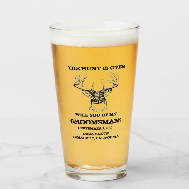 Verre Groomsmen cadeaux LA CHASSE EST SUR les groomsmen  (Devant (rempli))