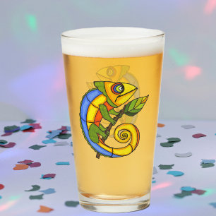 Verre Joli lézard coloré sur une branche avec de grands