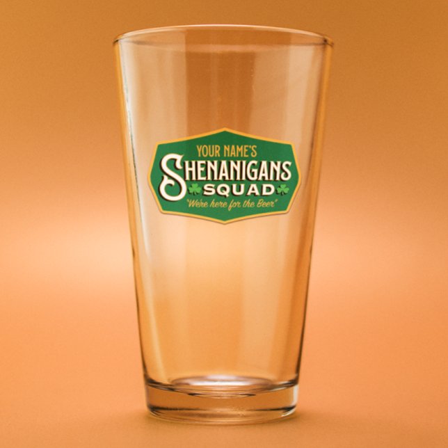 Verre La pinte personnalisée de Shenanigan (Shenanigans Squad pint glass is ready for your St Patrick's Day beer!)
