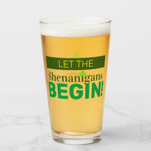 Verre Laisser Les Shenanigans Commencer La Coupe De Verr