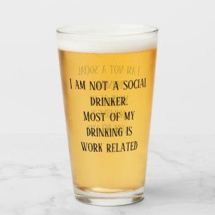 Verre Pas un buveur social Tasse à pinte drôle