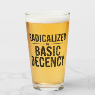 Verre Radicalement Par Une Décence Fondamentale Drôle