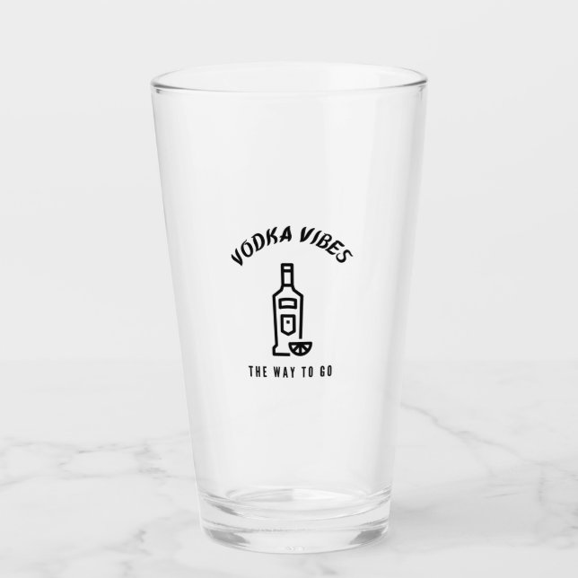 Verre Vodka vibre sur le chemin (Devant)