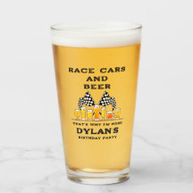 Voitures de course et bières À damiers Drapeau Rac