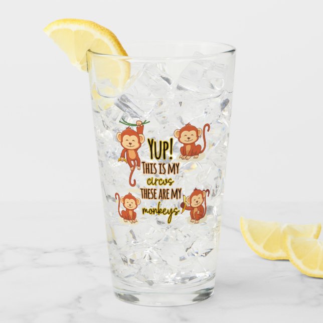 Verre Yup ! C'est mon cirque, ce sont mes quatre singes (Devant glace)