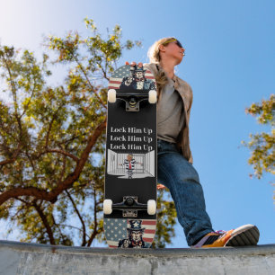 Verrouillez-Le Sur Le Skateboard Trump