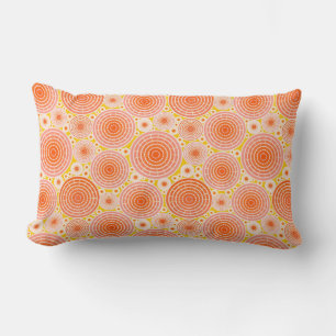 Verschachtelte Räder - orange und gold Lendenkissen