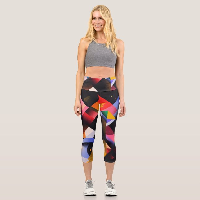 Verschiedene bunte Formen auf dunklem Hintergrund Capri Leggings (Vorderseite)