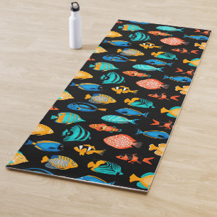 Verschiedene bunte tropische Fischmuster Yogamatte