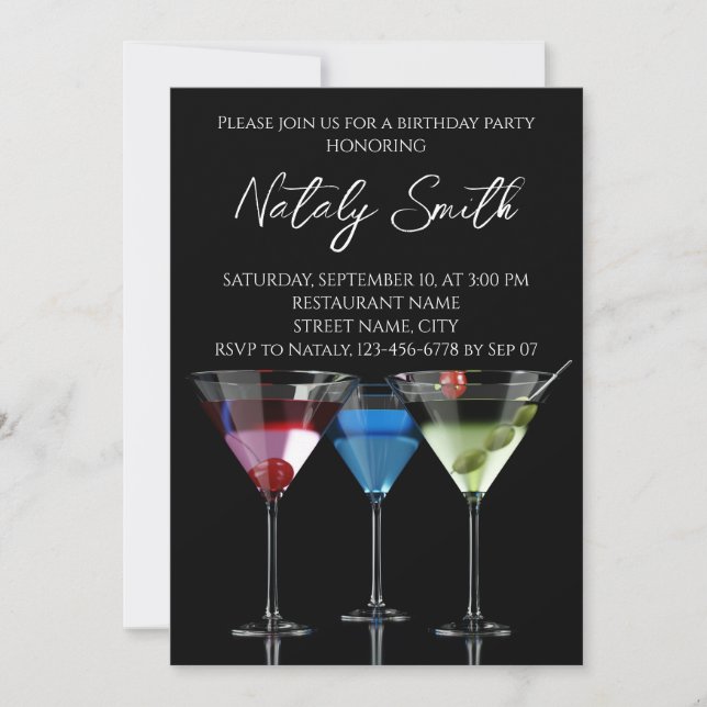 Verschiedene Cocktails in Martini-Brillen auf schw Einladung (Vorderseite)