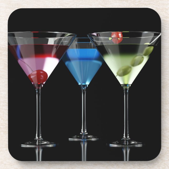 Verschiedene Cocktails in Martini-Brillen auf schw Getränkeuntersetzer (Vorderseite)