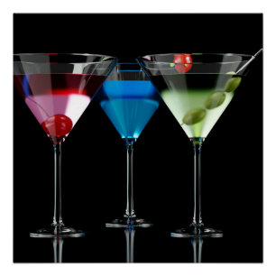 Verschiedene Cocktails in Martini-Brillen auf schw Poster