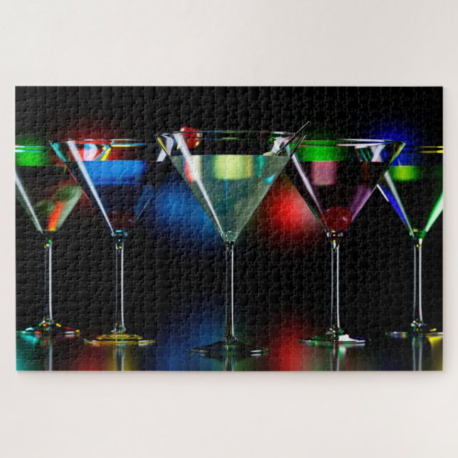 Verschiedene Cocktails in Martini Brillen mit Lich (Horizontal)
