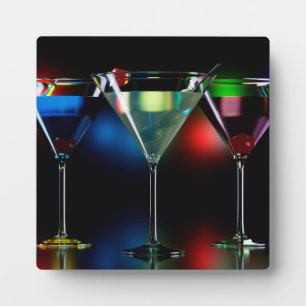 Verschiedene Cocktails in Martini Brillen mit Lich Fotoplatte