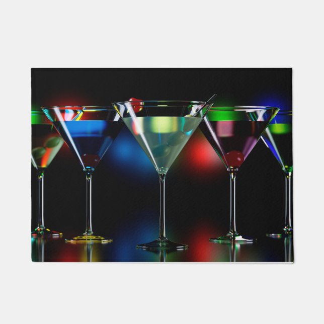 Verschiedene Cocktails in Martini Brillen mit Lich Fußmatte (Vorderseite)