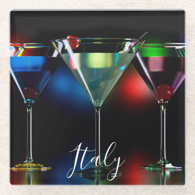 Verschiedene Cocktails in Martini Brillen mit Lich Glasuntersetzer (Vorderseite)
