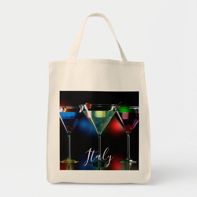 Verschiedene Cocktails in Martini Brillen mit Lich Tragetasche (Vorne)