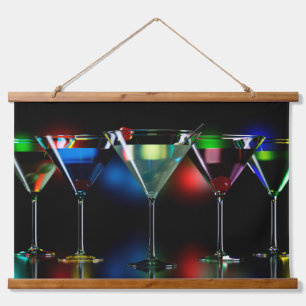 Verschiedene Cocktails in Martini Brillen mit Lich Wandteppich Mit Holzrahmen