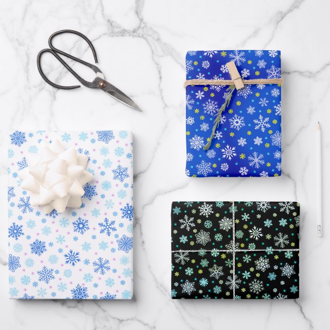 Verschiedene Formen Schneeflocken Blaues Schwarzes Geschenkpapier Set (Vorderseite)