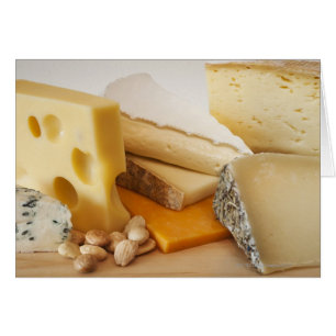 Verschiedene Käse auf der Tafel