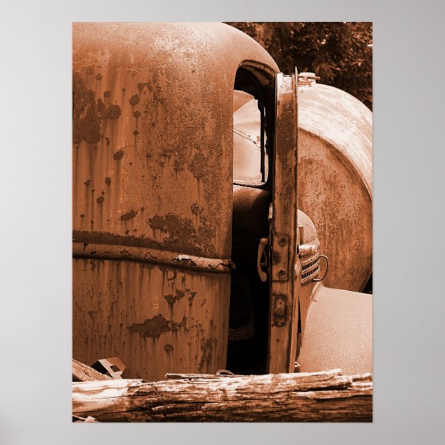 Verschiedene Sicht auf den alten LKW in Sepia Poster (Vorne)