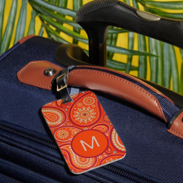 Verschnörkeltes Orange Paisley-Muster-Monogramm Gepäckanhänger (Vorderseite Insitu 1)