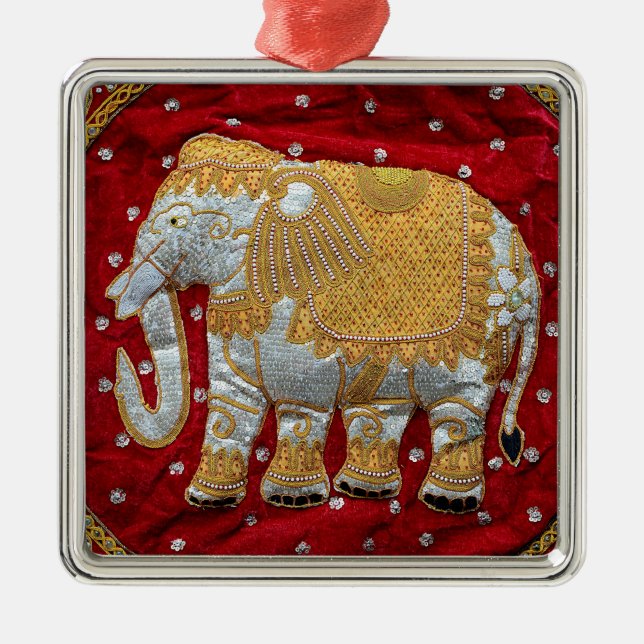 Verschönertes indischer Elefant-Rot und Gold Silbernes Ornament (Vorne)