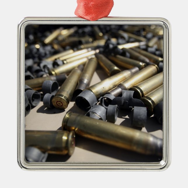 Verschwendete Messing und zerfallene Links Ornament Aus Metall (Vorne)