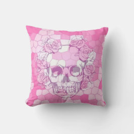 Verschwindener Schädel mit Rosen auf rosa Kissen