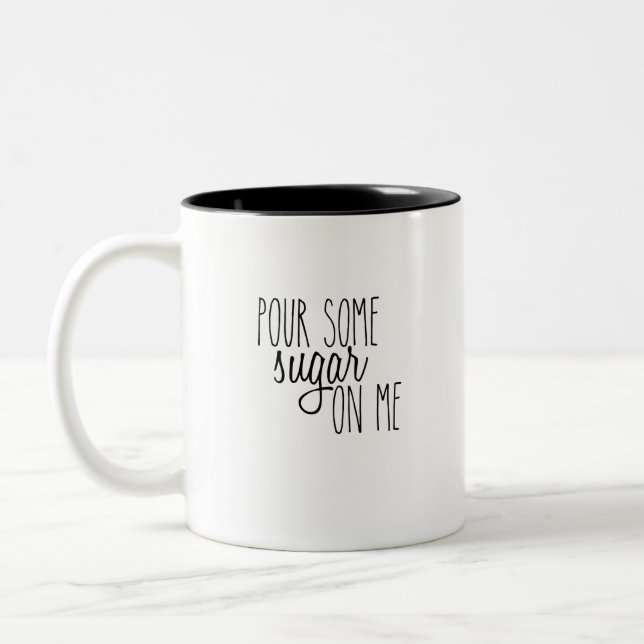 Verser du sucre sur moi de la tasse à café ; parol (Gauche)
