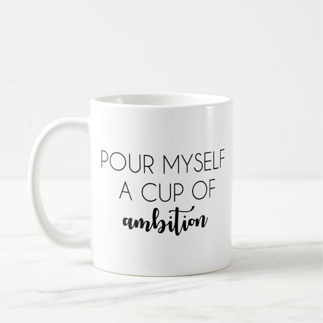 Versez-vous une tasse de tasse d'ambition (Gauche)