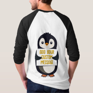 Verspielter Pinguin mit einem Schild für Ihre Nach T-Shirt