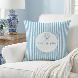 Verspieltes blau-weiß gestreiftes Monogramm im Pre Kissen
