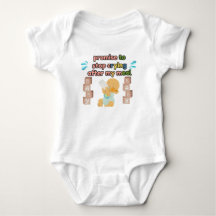 Versprechen Sie, den weißen Baby-Bodysuit nicht me