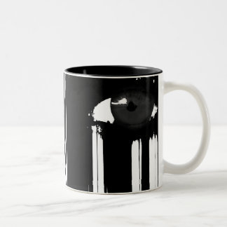 Verstecken hinter den Schmerz Zweifarbige Tasse