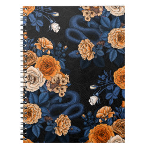 Versteckt in den Rose, orange und blau Notizblock
