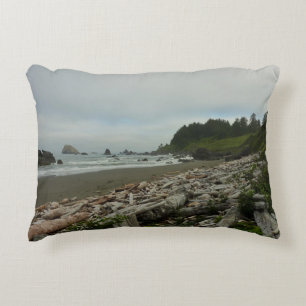 Versteckter Strand I im Redwood-Nationalpark Dekokissen
