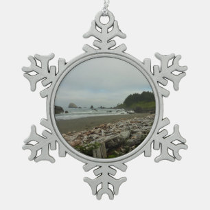 Versteckter Strand I im Redwood-Nationalpark Schneeflocken Zinn-Ornament