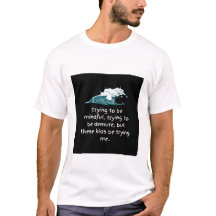 Versuch, aufmerksames Shirt zu sein