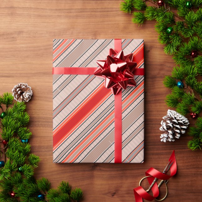 vertikal gestreiftes Muster in orange und Geschenkpapier (Feiertagsgeschenk)